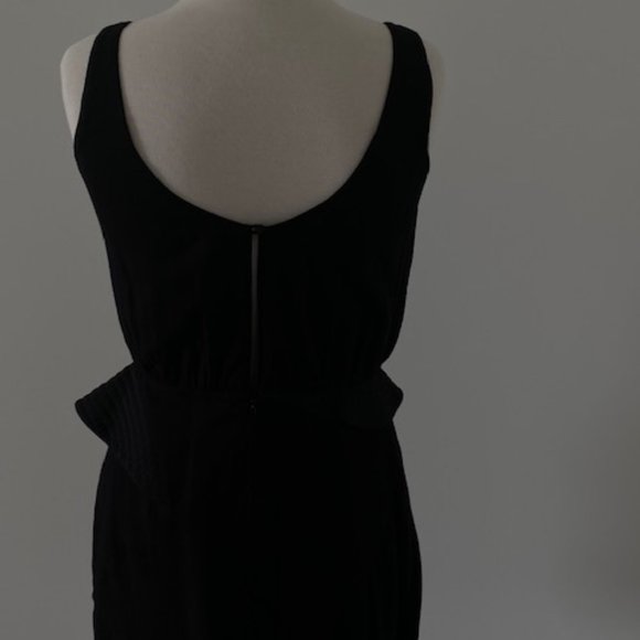 CAMILLA AND MARC LBD - DRAPED QUILTED PEPLUM DETAIL - SIZE 6-8 - STRETCH - Picture 5 of 6